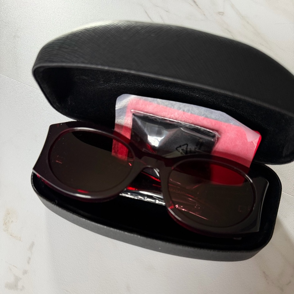 Salvatore Ferragamo SF612 Red Oval Sunglasses Made in Italy with Case NWT